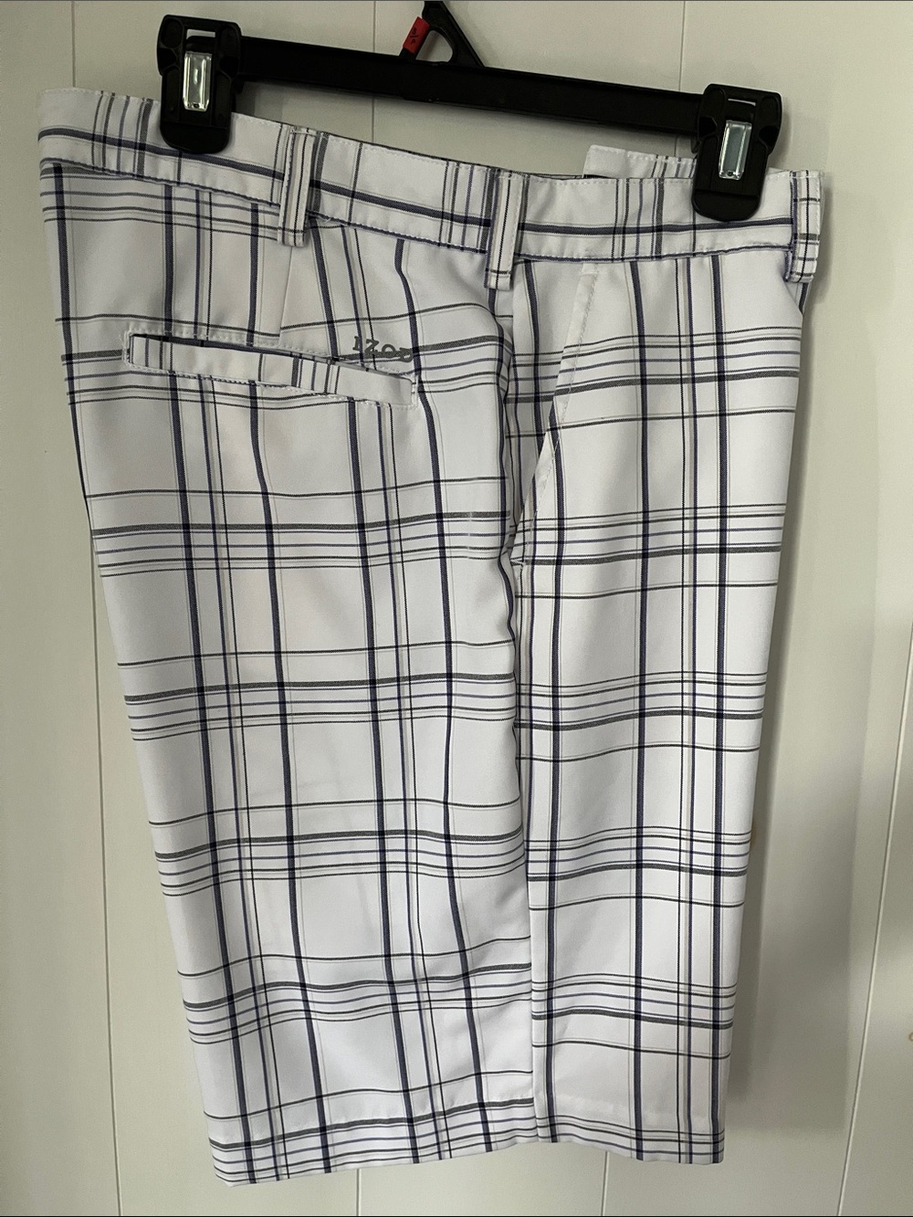 IZOD Men's White Plaid Golf Shorts